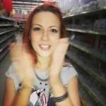 Маленькая хлопаэ)