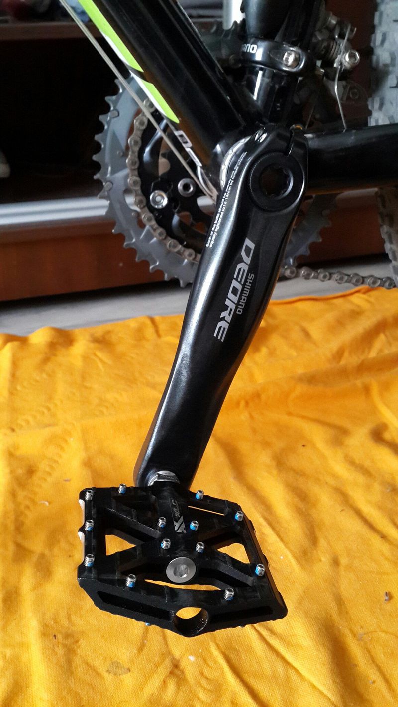 Shimano Deore FC-M590 и XLC PD-M12